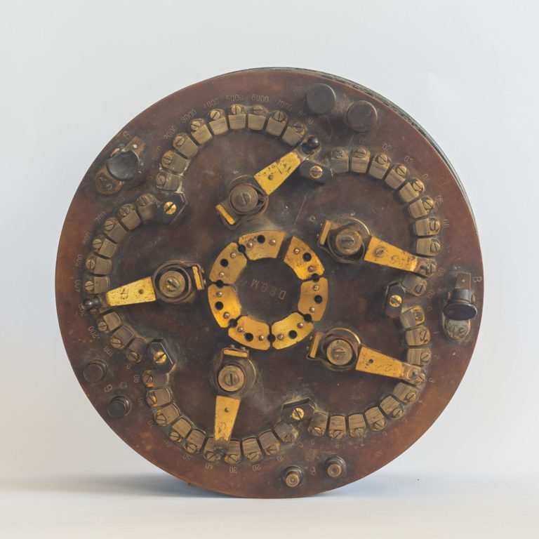 Antieke weerstandsbank | L.J. Mennink